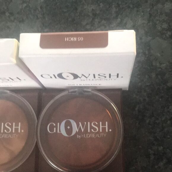 Huda GloWish Soft Radiance Bronzing Powder pick your shade large size bronzer - Picture 6 of 9